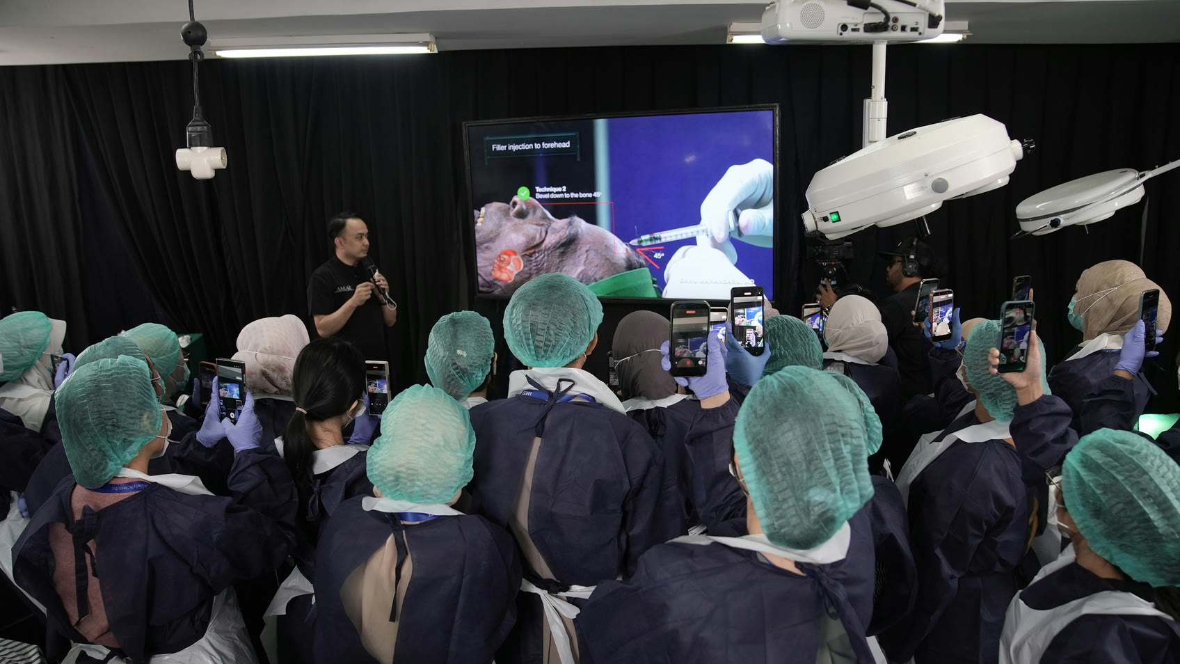 Faculty demonstrating injection anatomy to participants